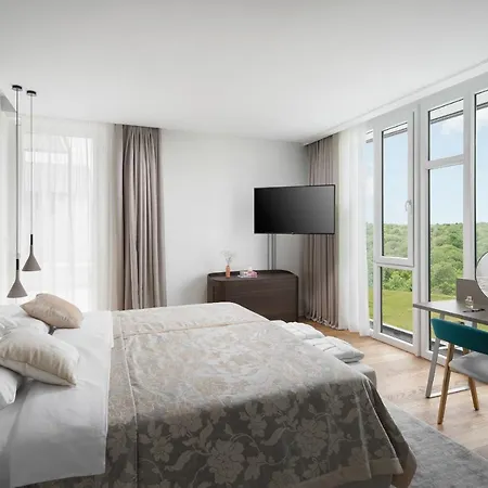 Vila Modern Noble With View And Pool In