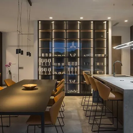 Modern Noble With View And Pool In ヴィラ ベール